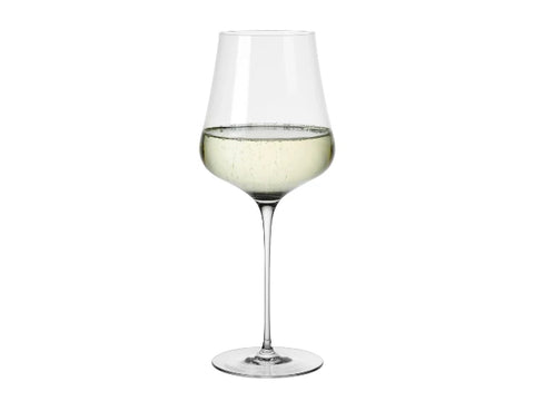 Ein Gabriel Weinglas mit hellem Schaumwein vor weißem Hintergrund